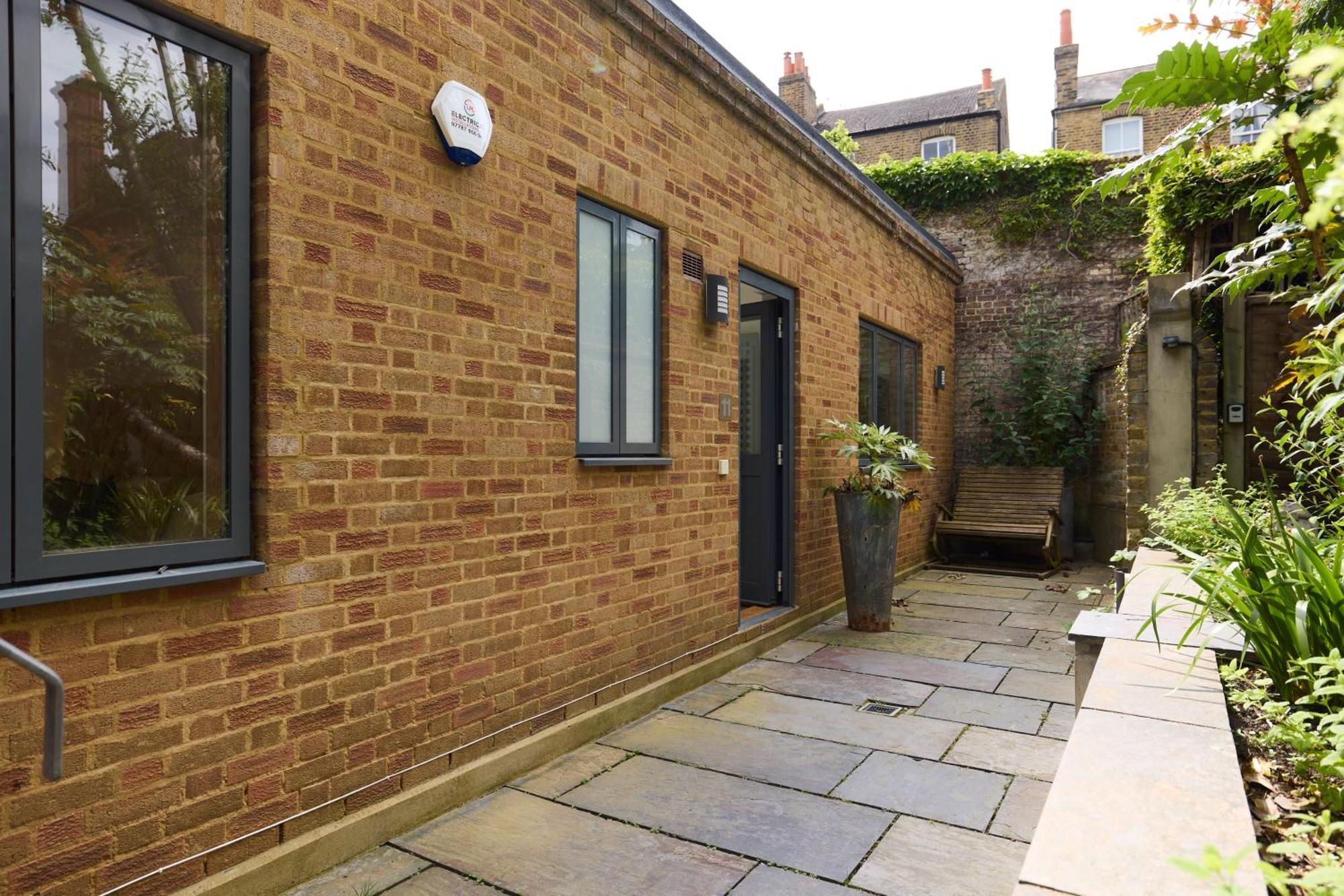 The Putney Wonder - Dazzling 3bdr Flat With Garden Appartement Londen